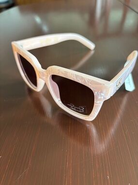 Jessica Simpson 100% UV protection,pink perarlized tortoise shell, mirror lens